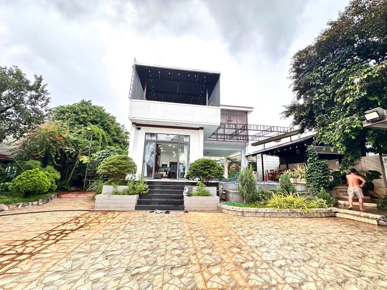 NHÀ VƯỜN VILLA HỒ BƠI NGAY BẾN XE PHÍA NAM – ĐẠI HỌC TÂY NGUYÊN