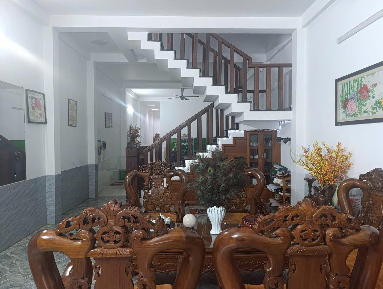Nhà 2 tầng Mặt tiền Ymoan (5mx25m) – đang kinh doanh ( gần nhà thờ Ymoan )