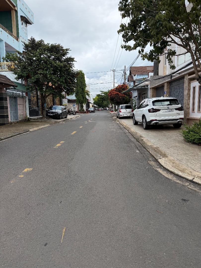Bán lô góc 2 mặt tiền trần cao vân